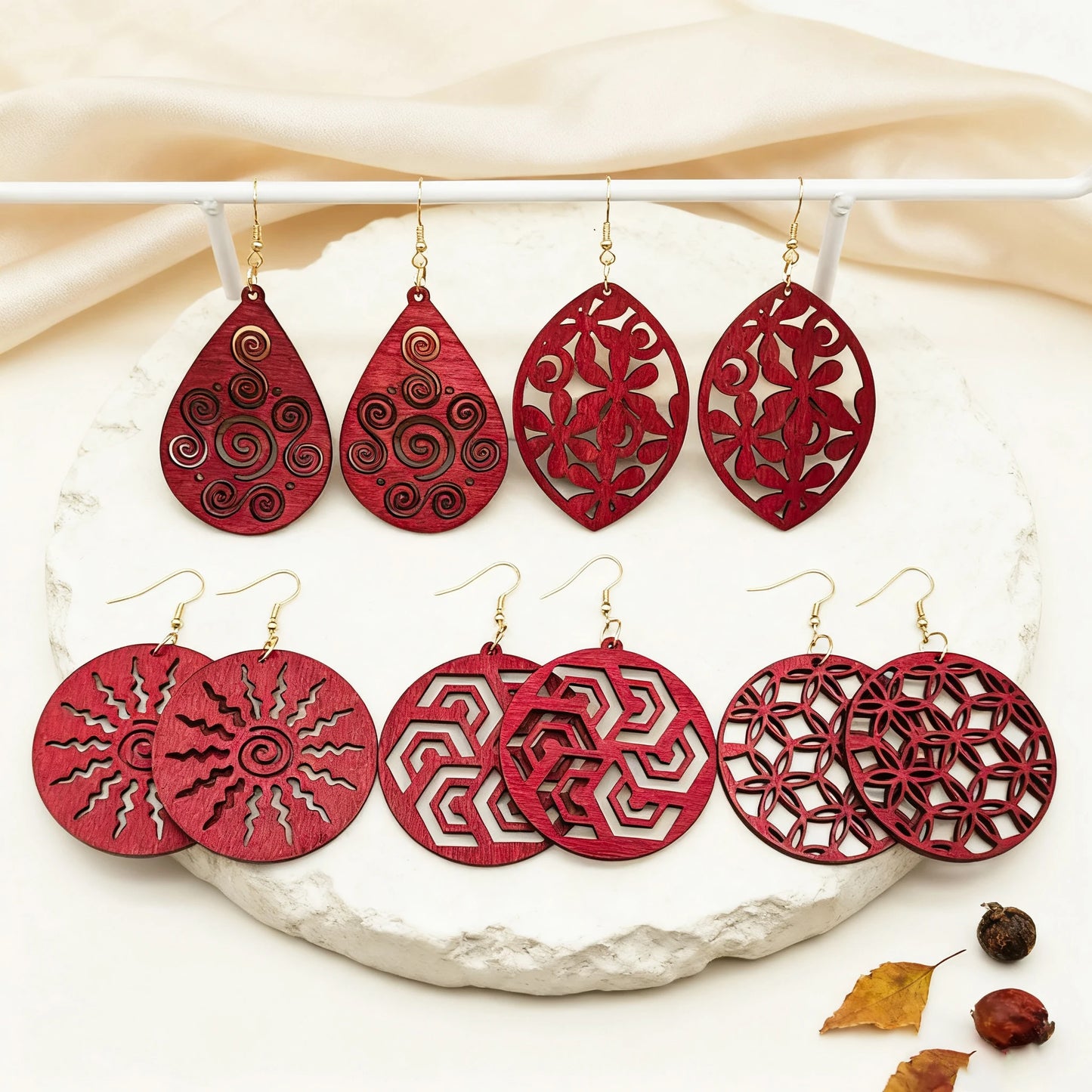 Zenat 5 Pairs Red Wood Hollow Earrings – Trendy