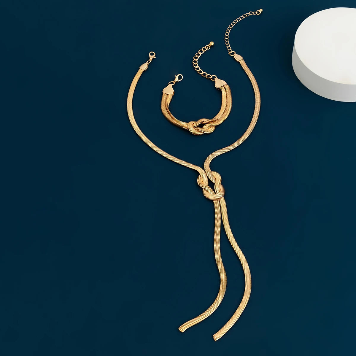 Zenat Twisted Chain Necklace & Bracelet Set