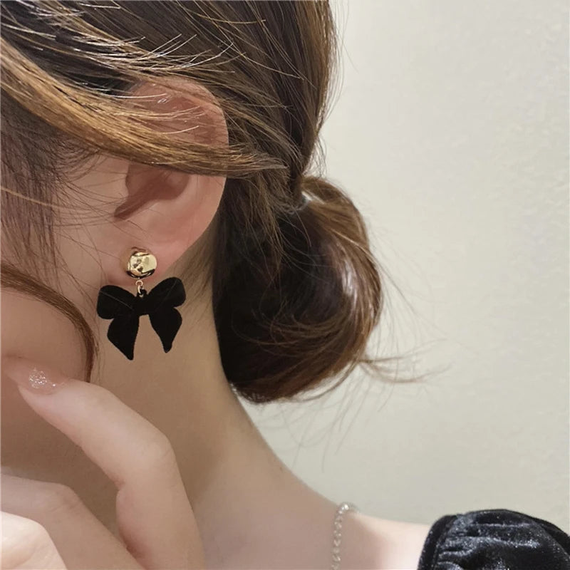 Zenat Vintage Black Bowknot Geometric Stud Earrings