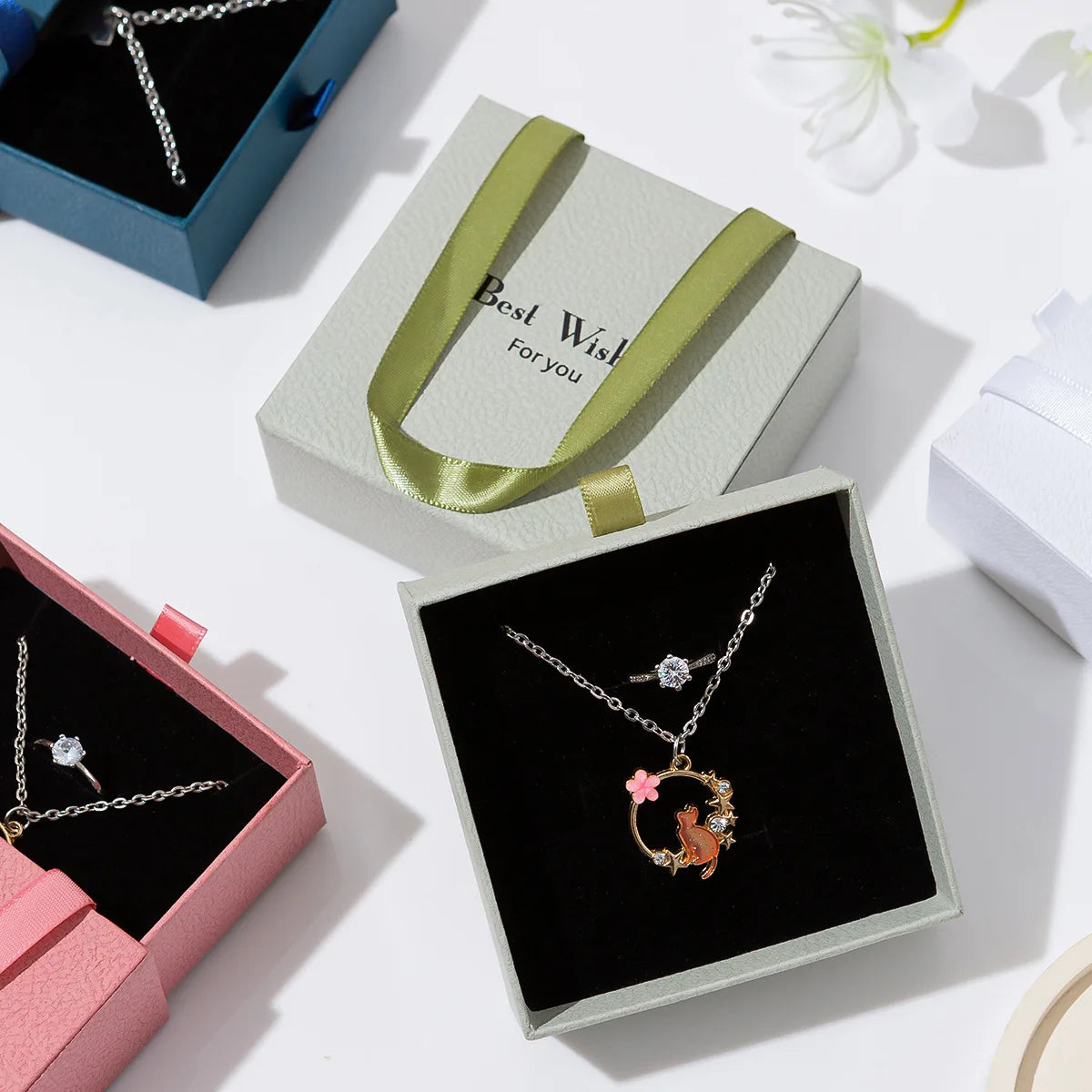 Portable Necklace Gift Box Velvet-Lined