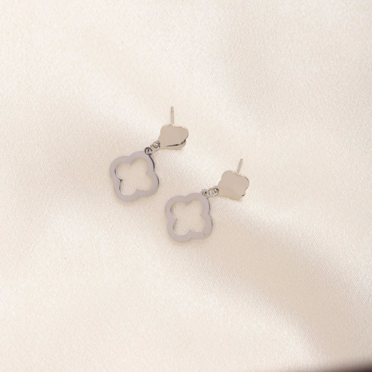 Zenat Hollow Four-Leaf Flower Earrings – Elegant Fashionable