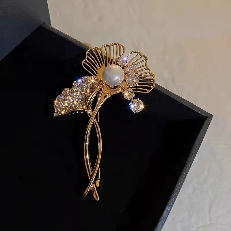 Zenat Sweet Flower Rhinestone Lapel Pin Brooch