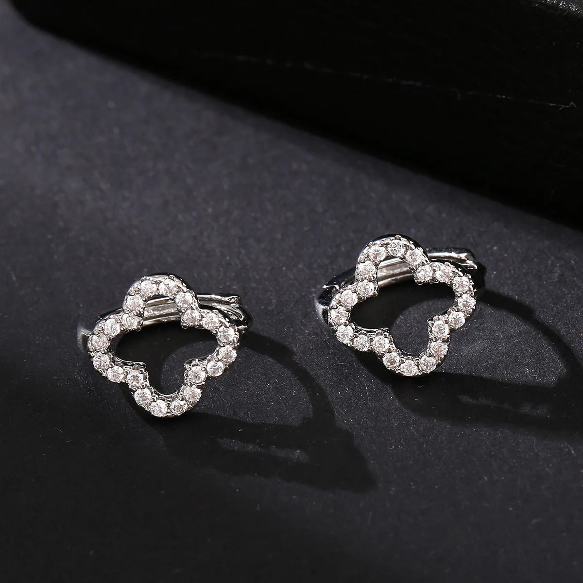 Zenat Flower Earrings – Simple, Safe, Dual-Use Gift