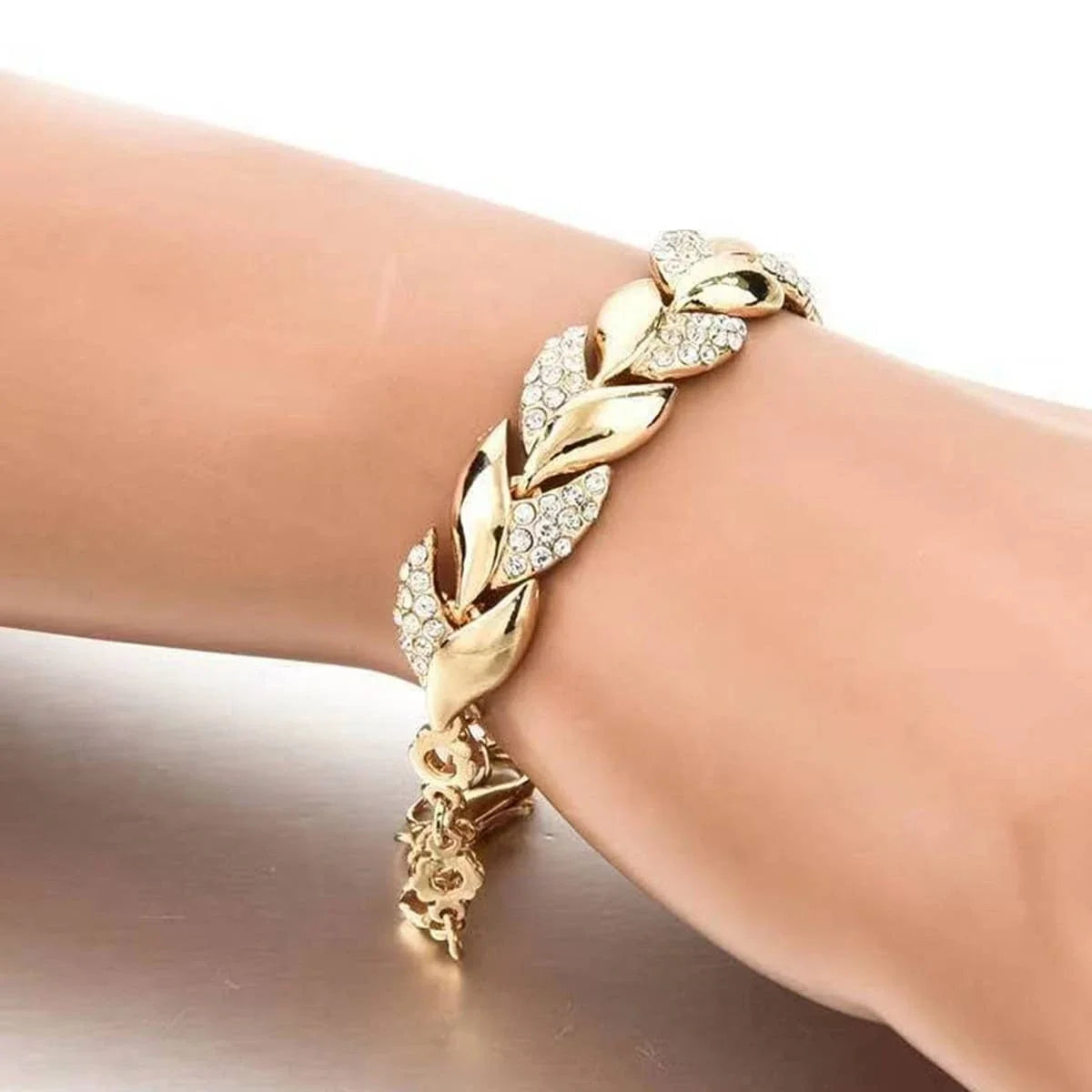 Zenat Leaf Bracelet Shining Crystal Adjustable