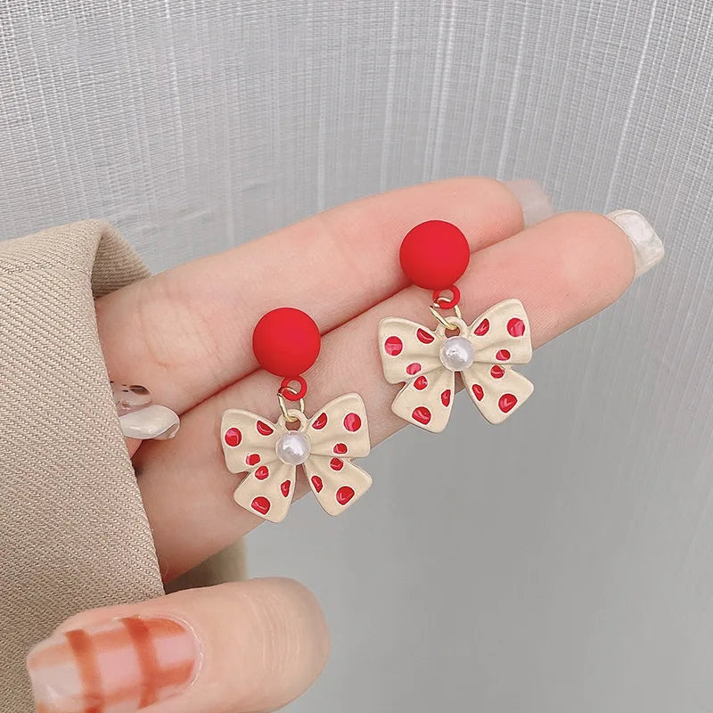 Zenat White Flower Pearl Drop Earrings – Statement Jewelry