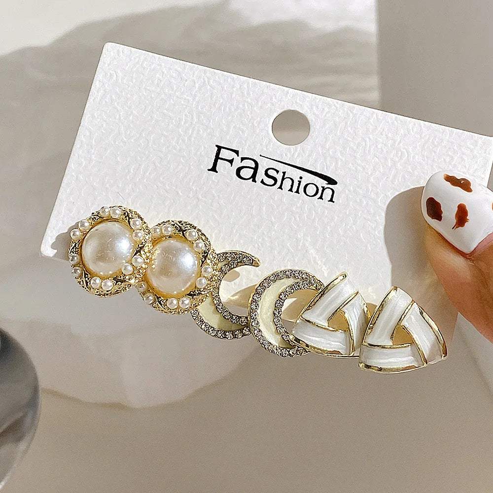 Zenat Bow Fishtail Pearl Moon Earrings Set