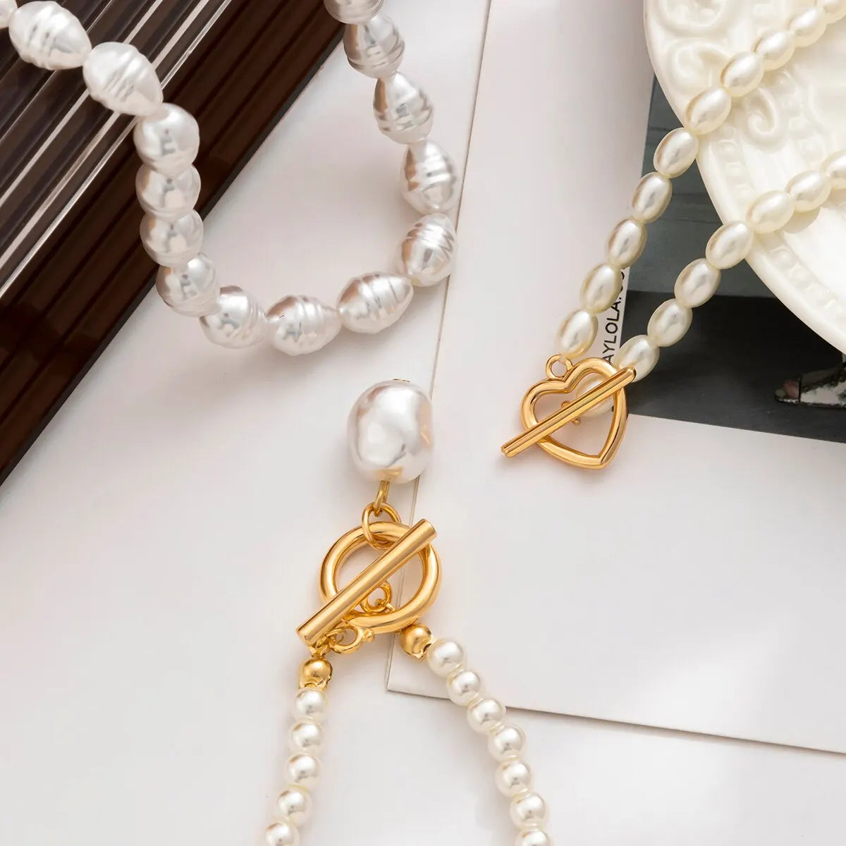 Elegant Vintage Imitation-Pearl Love Heart Pendant Choker Necklace Women Punk OT Buckle Bead Chain Wed Jewelry Y2K Accessories