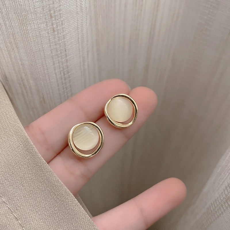 Korean Design Opal Round Stud Earring for Women Temperament Sweet Geometry Jewelry Wholesale Christmas Girlfriend Gift