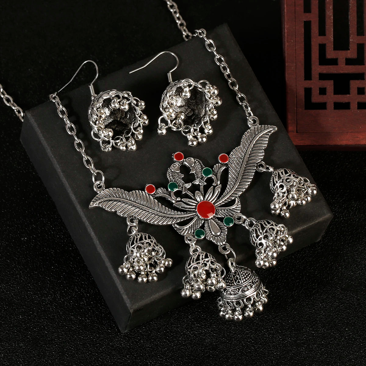 Zenat Luxury Retro Ethnic Carved Jhumka Set