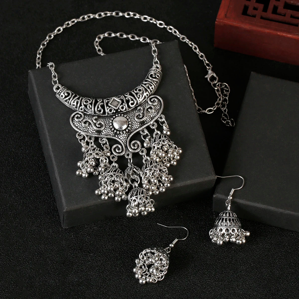 Zenat Luxury Retro Ethnic Carved Jhumka Set