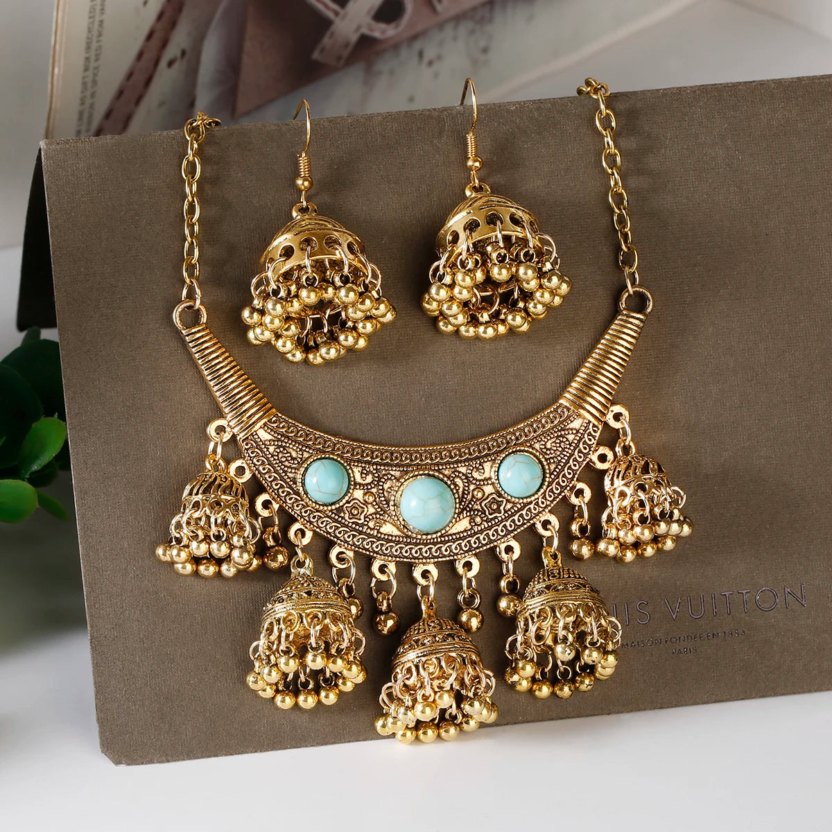 Zenat Luxury Retro Ethnic Carved Jhumka Set