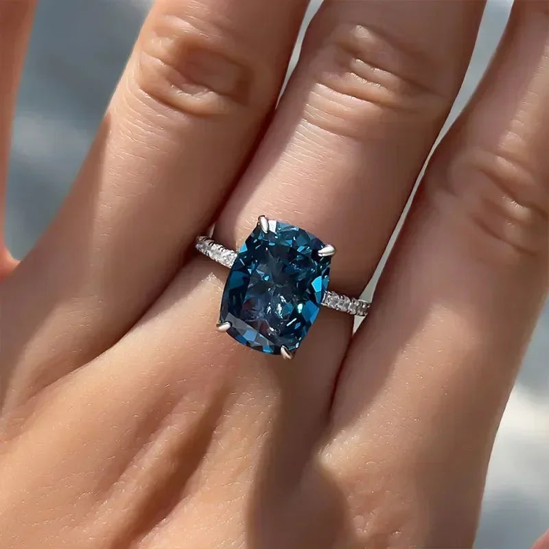 2025 New Blue Cube Zircon Ring Fashionable and Elegant High End Women's Bridal Wedding Luxury Personalized Jewelry Accessories