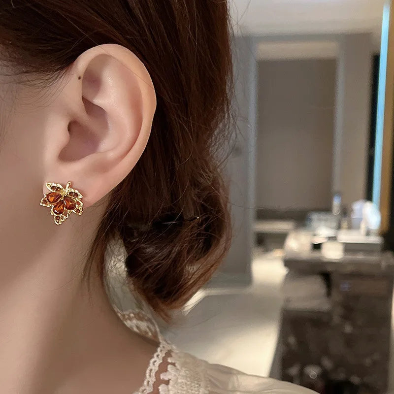 Red Gem Maple Leaf Stud Earrings for Women2023 New Fashion Light Luxury Earrings Retro Simple Crystal Earrings Jewelry Gift