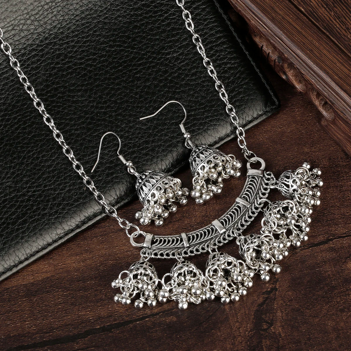 Zenat Luxury Retro Ethnic Carved Jhumka Set