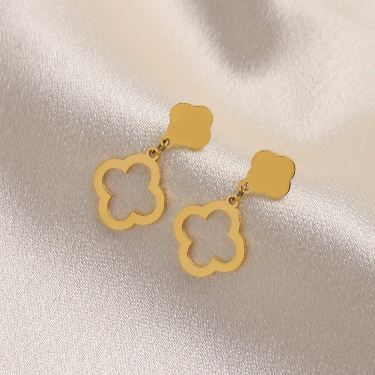 Zenat Hollow Four-Leaf Flower Earrings – Elegant Fashionable