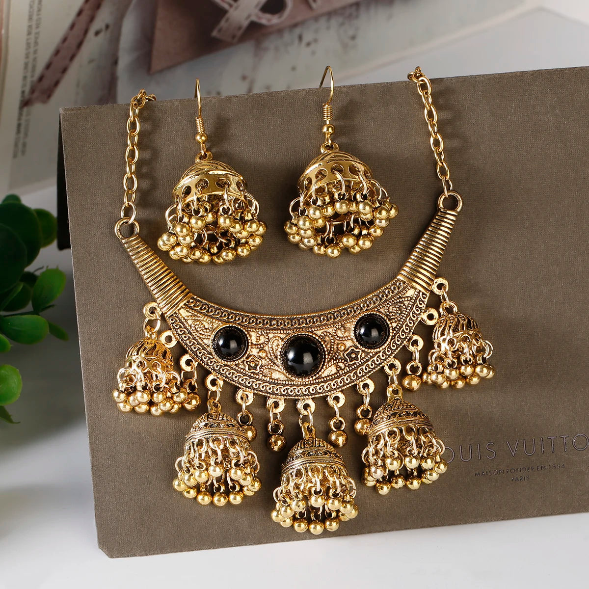 Zenat Luxury Retro Ethnic Carved Jhumka Set