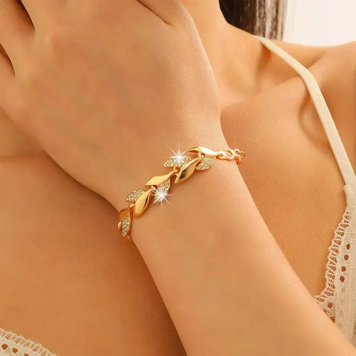 Zenat Leaf Bracelet Shining Crystal Adjustable