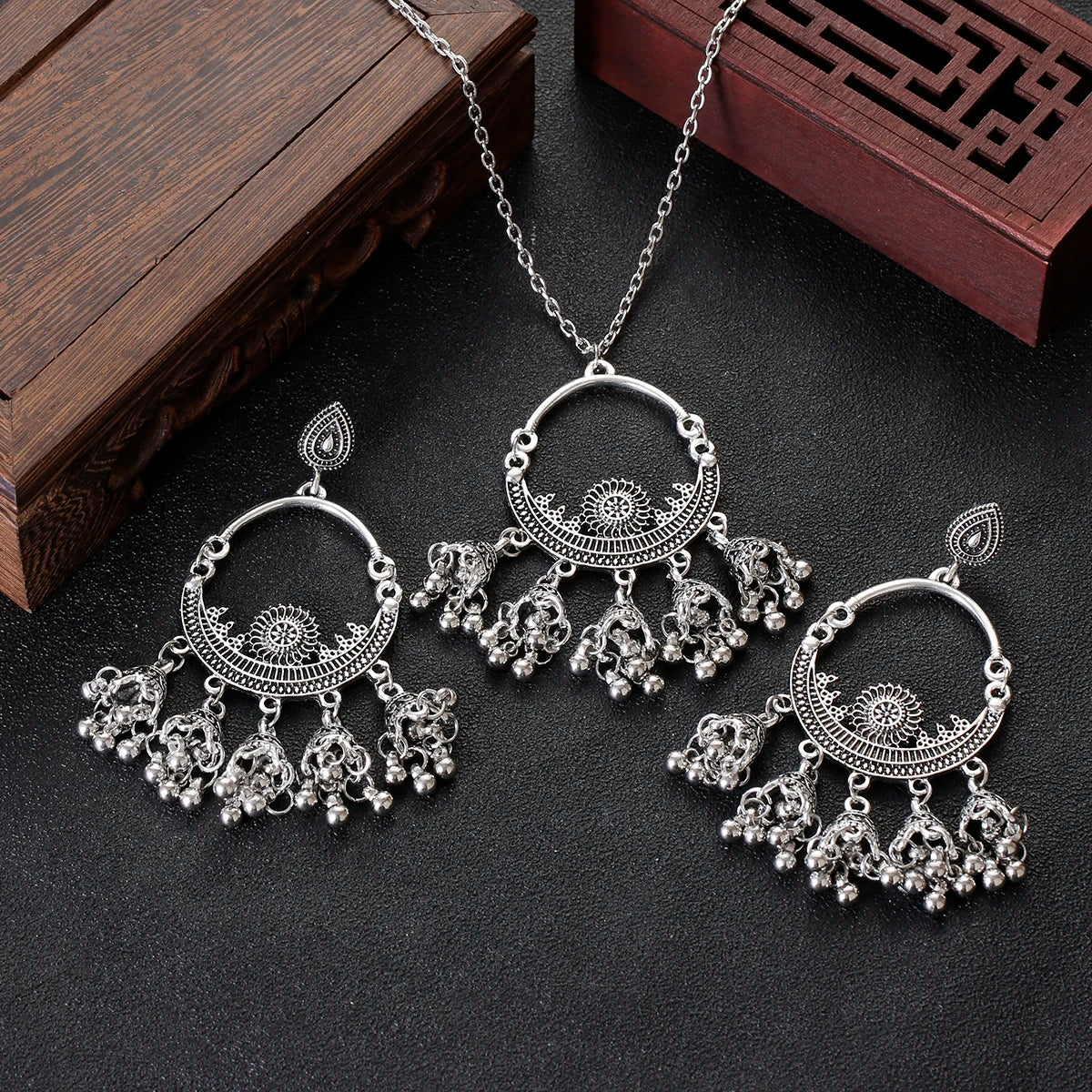 Zenat Luxury Retro Ethnic Carved Jhumka Set