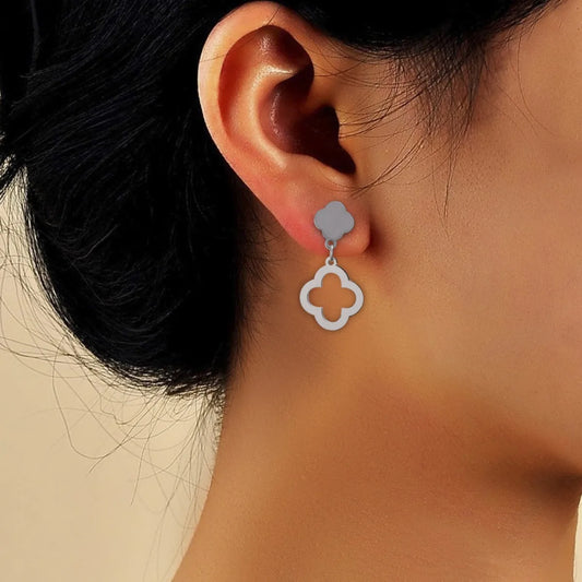 Zenat Hollow Four-Leaf Flower Earrings – Elegant Fashionable