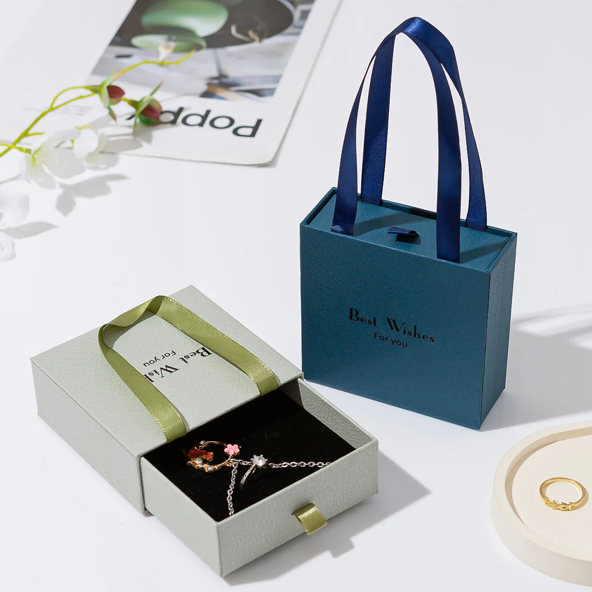 Portable Necklace Gift Box Velvet-Lined