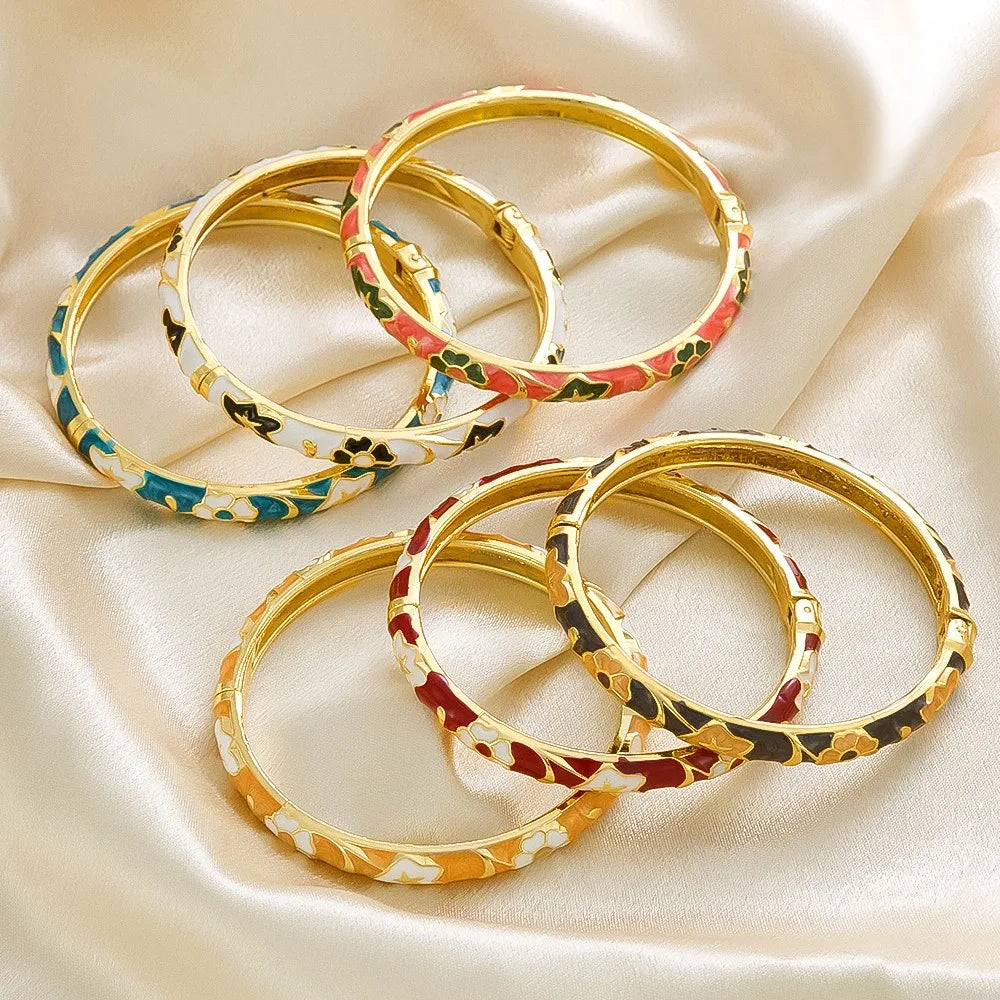 Elegant Enamel Dropped Glaze Flower Texture Closed End Bracelet For Women Retro Gold Copper Metal Bracelet Party Jewelry Gifts