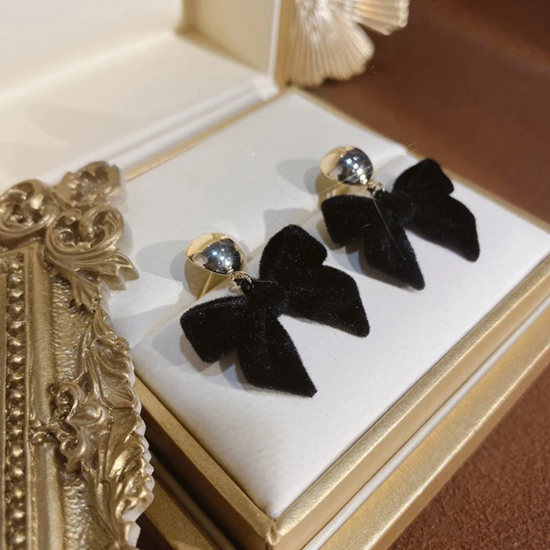 Zenat Vintage Black Bowknot Geometric Stud Earrings