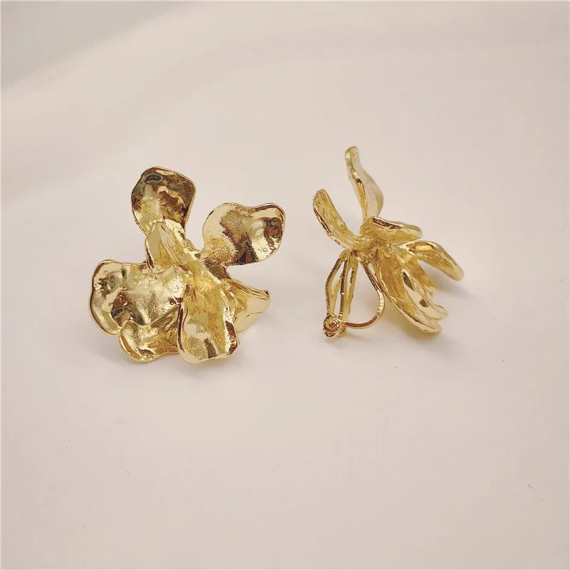 Zenat Golden Woven Clip-On Earrings – Geometric Non-Pierced