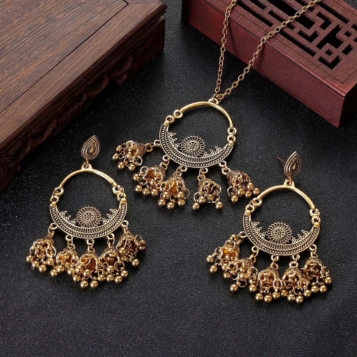 Zenat Luxury Retro Ethnic Carved Jhumka Set